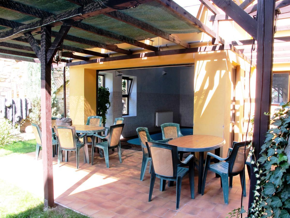 Hotel U Lisky Hostka  ภายนอก รูปภาพ
