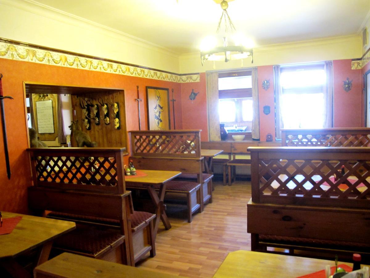 Hotel U Lisky Hostka  ภายนอก รูปภาพ