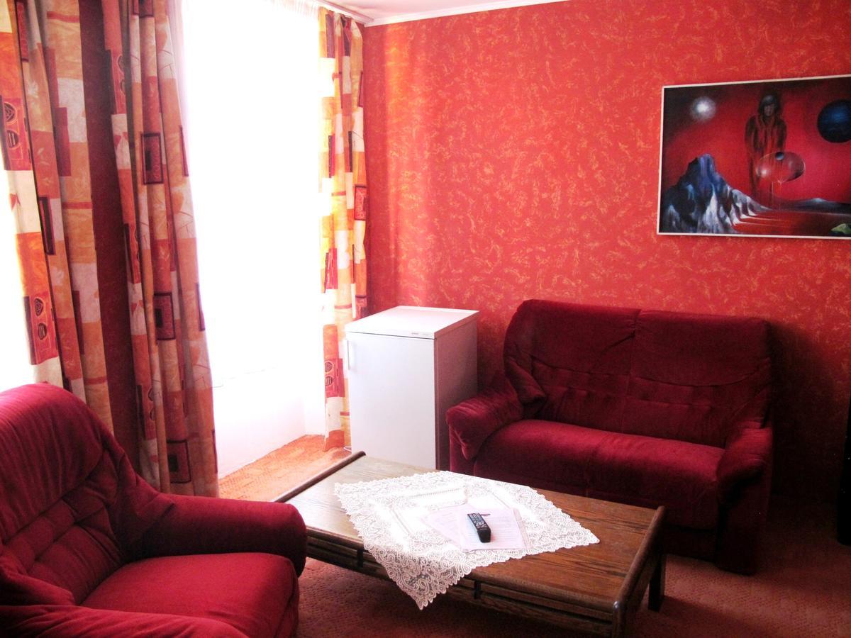 Hotel U Lisky Hostka  ภายนอก รูปภาพ