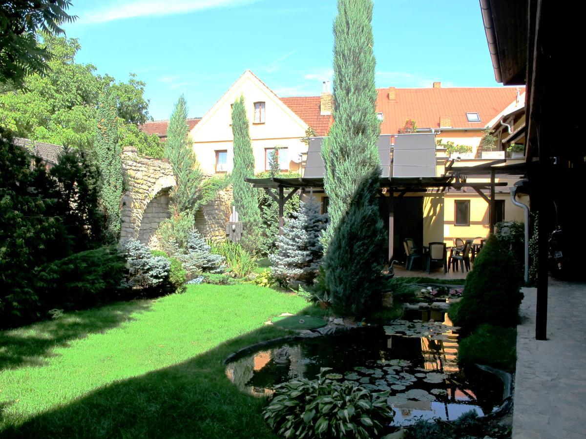 Hotel U Lisky Hostka  ภายนอก รูปภาพ