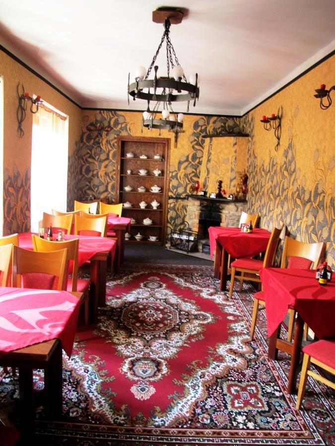 Hotel U Lisky Hostka  ภายนอก รูปภาพ