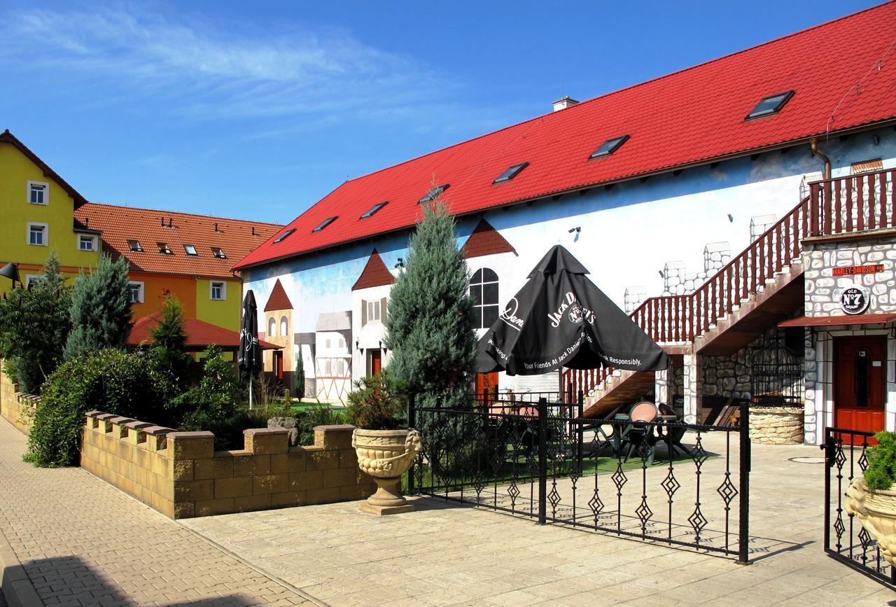 Hotel U Lisky Hostka  ภายนอก รูปภาพ
