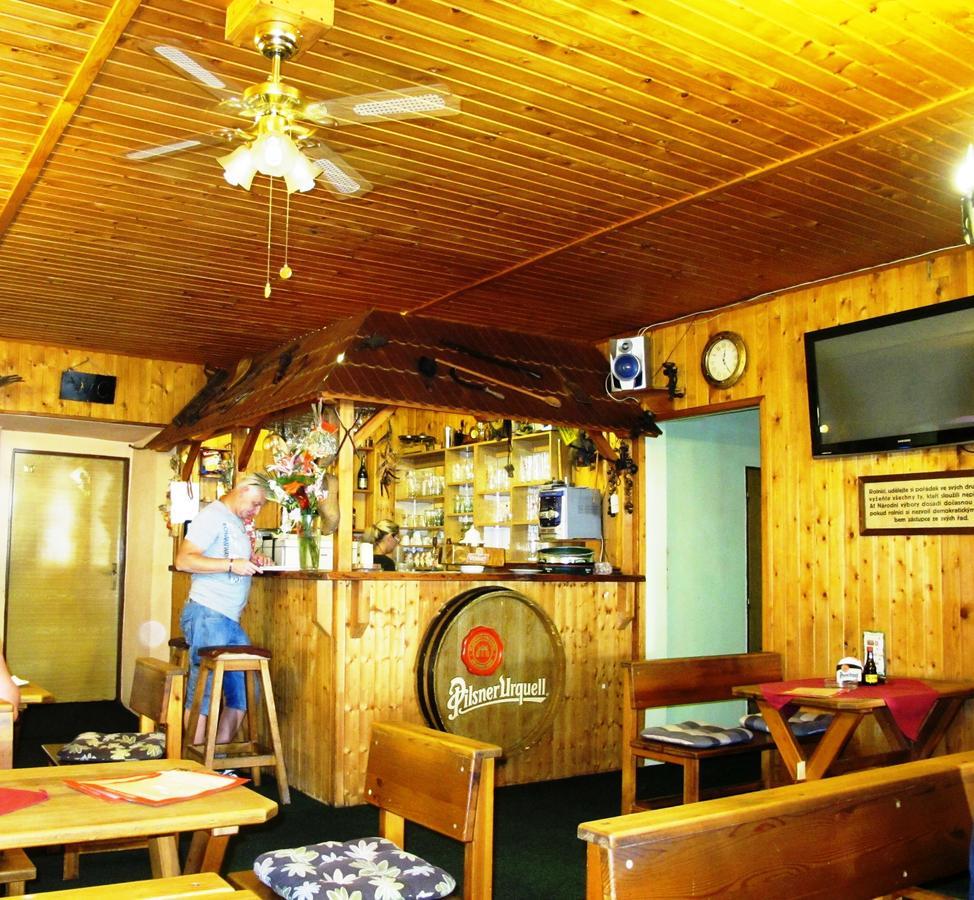 Hotel U Lisky Hostka  ภายนอก รูปภาพ
