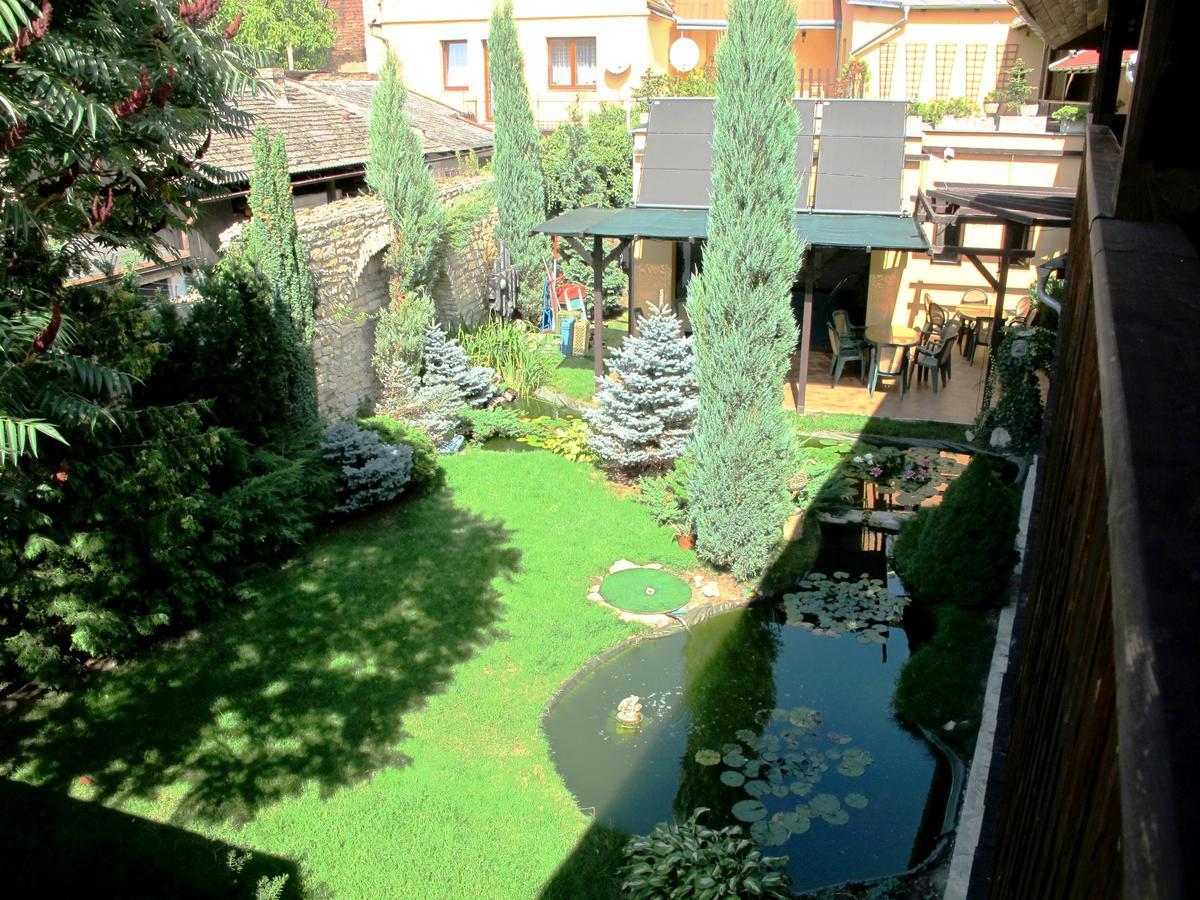 Hotel U Lisky Hostka  ภายนอก รูปภาพ